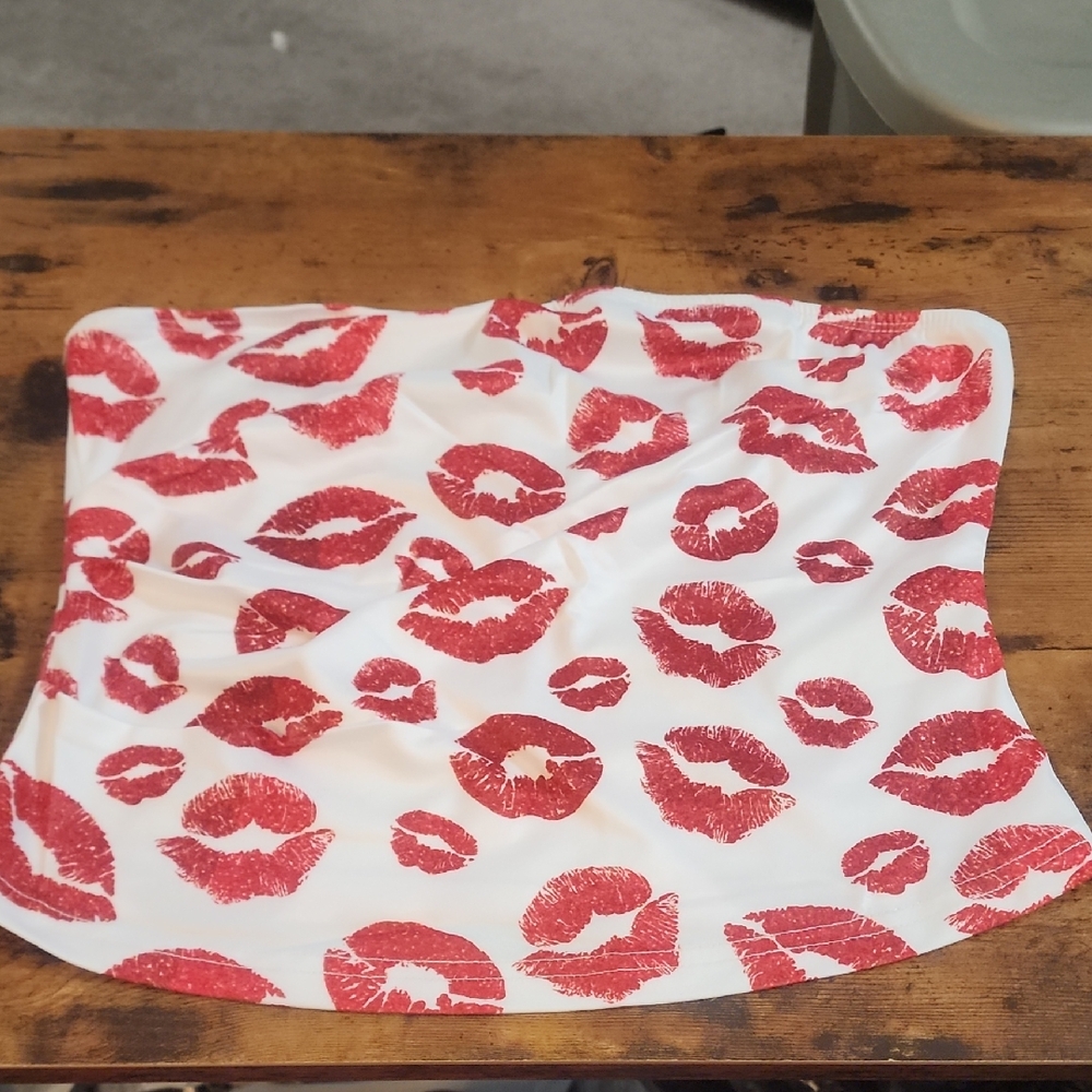 Red Lip Print White Tube Top Soleia 1pc Women Fashion Versatile Bandeau Top.